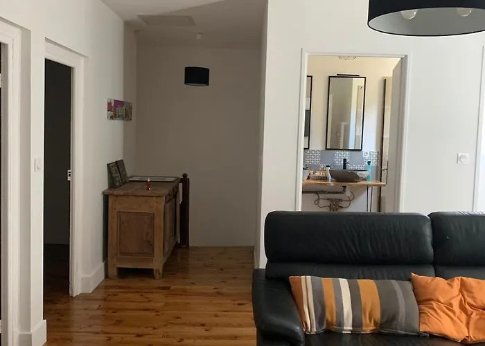 Maison Chaleureuse Au Pied Des Montagnes