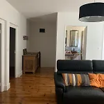 Maison Chaleureuse Au Pied Des Montagnes